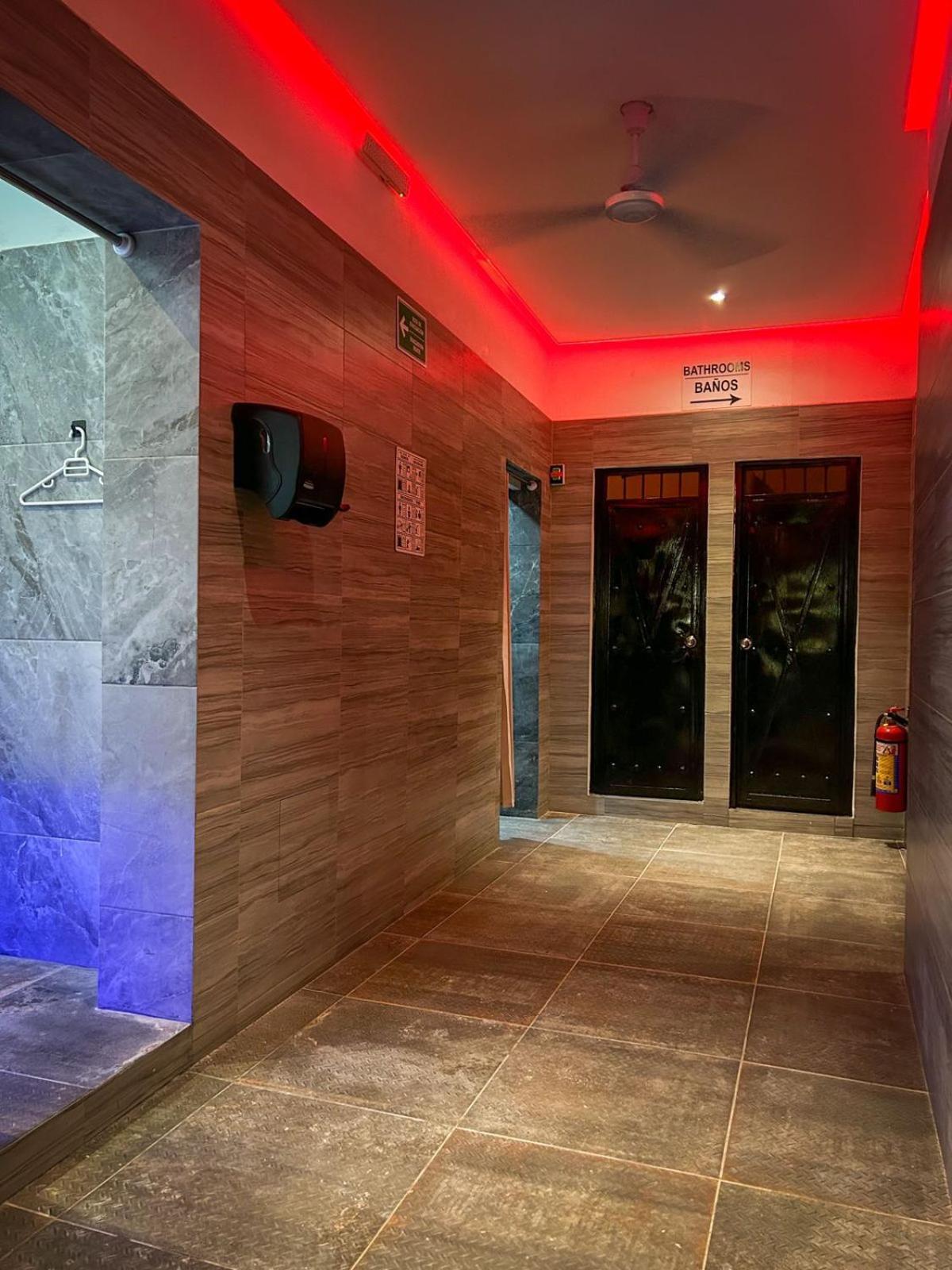 Spartacus Hostel Boutique For Men Puerto Vallarta Buitenkant foto